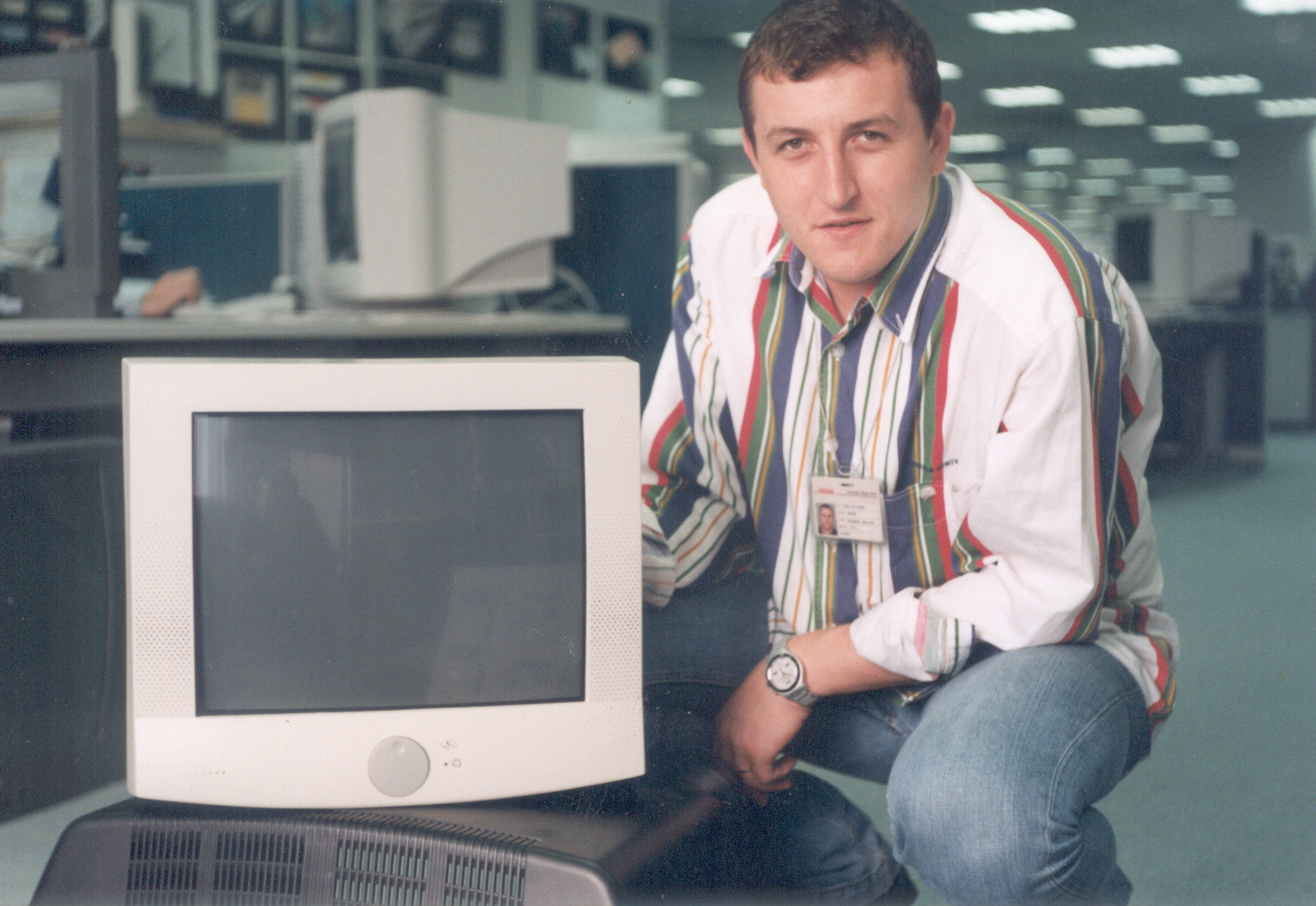 VESTEL Elektronik, Multimedya Monitör ( Türkiyede üretilen ilk ) - 1998